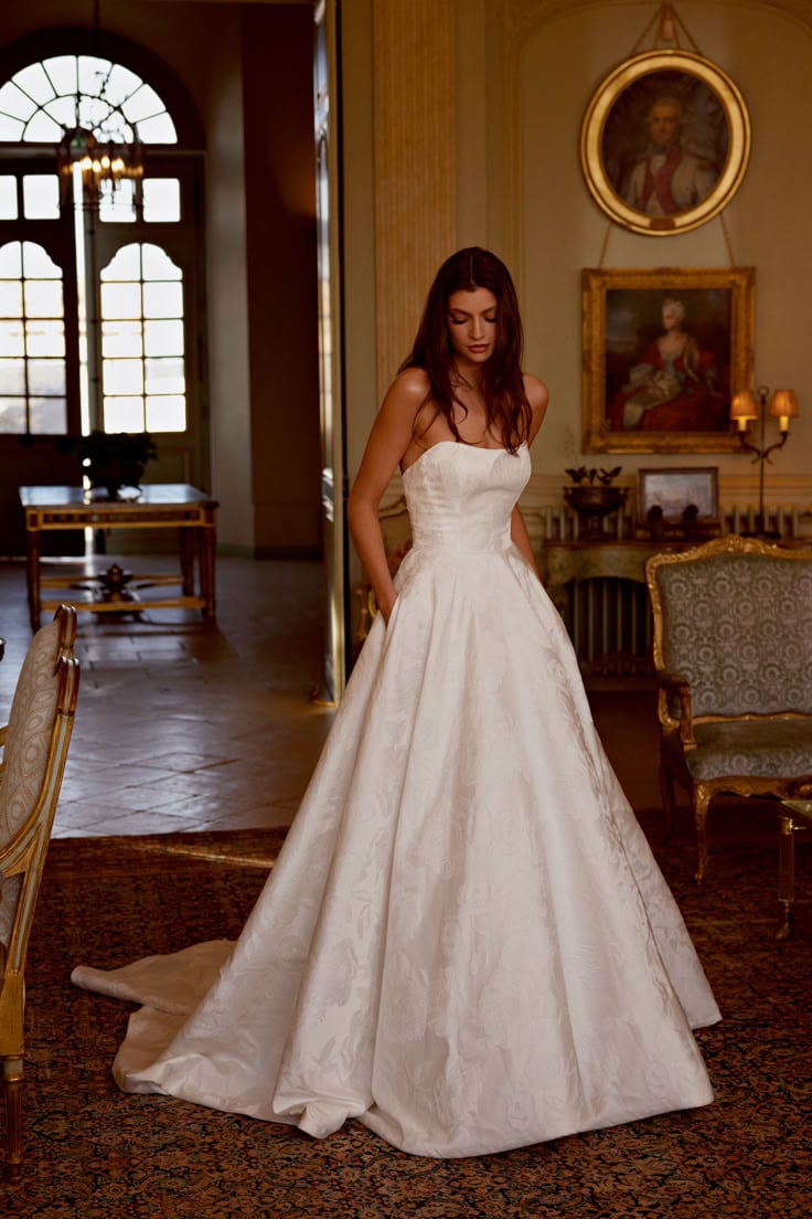 Brautkleider von Justin Alexander bei Love & Brides Frankfurt