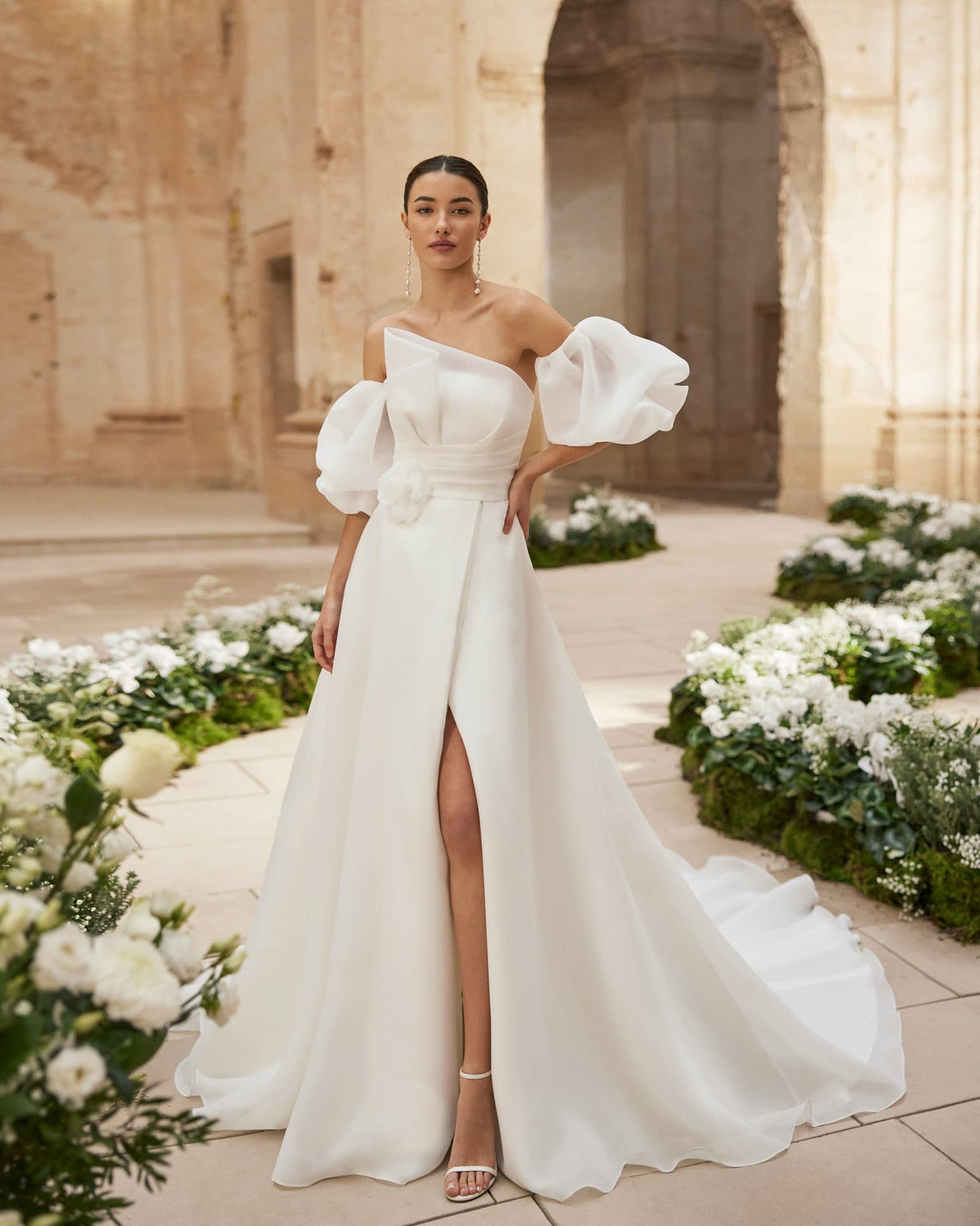 Brautkleider von AIRE Barcelona bei Love & Brides Frankfurt