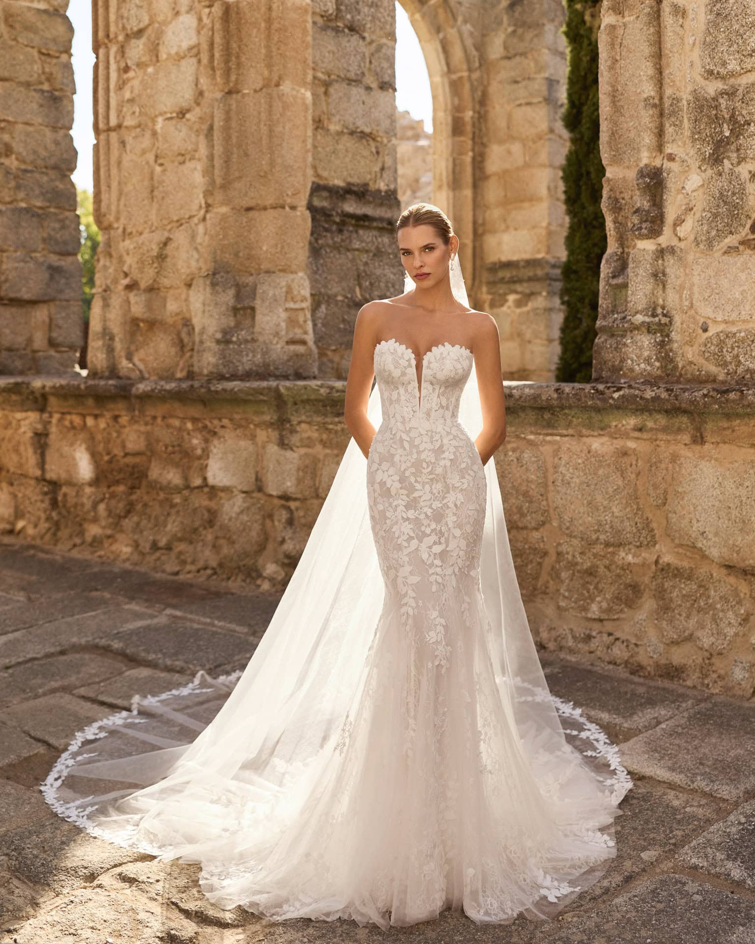 Brautkleider von Adriana Alier bei Love & Brides Frankfurt